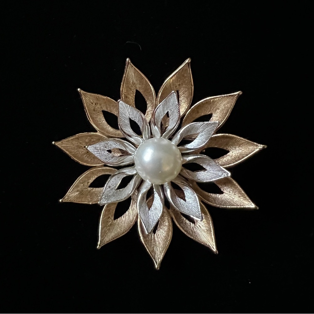 Sarah Coventry Vintage Gold and Silver Tone Floral Brooch Faux Pearl Dahlia